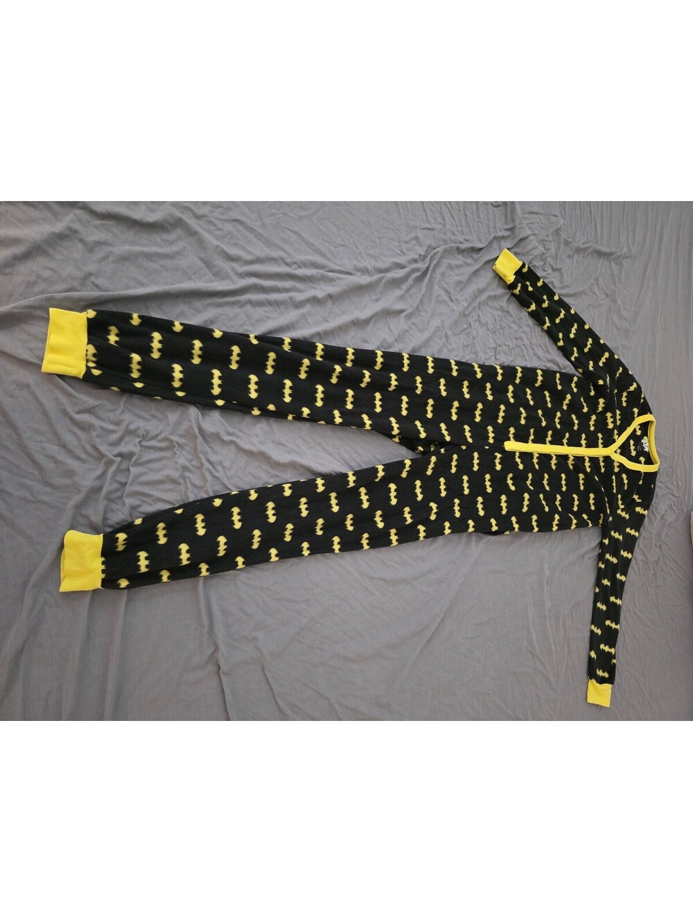 Batman Black and Yellow Fleece One Piece Pajamas Size small 4/6